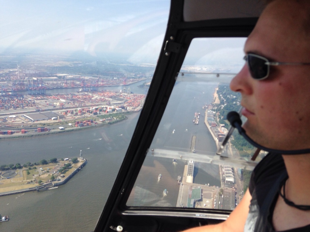 Fliegen über Hamburg.